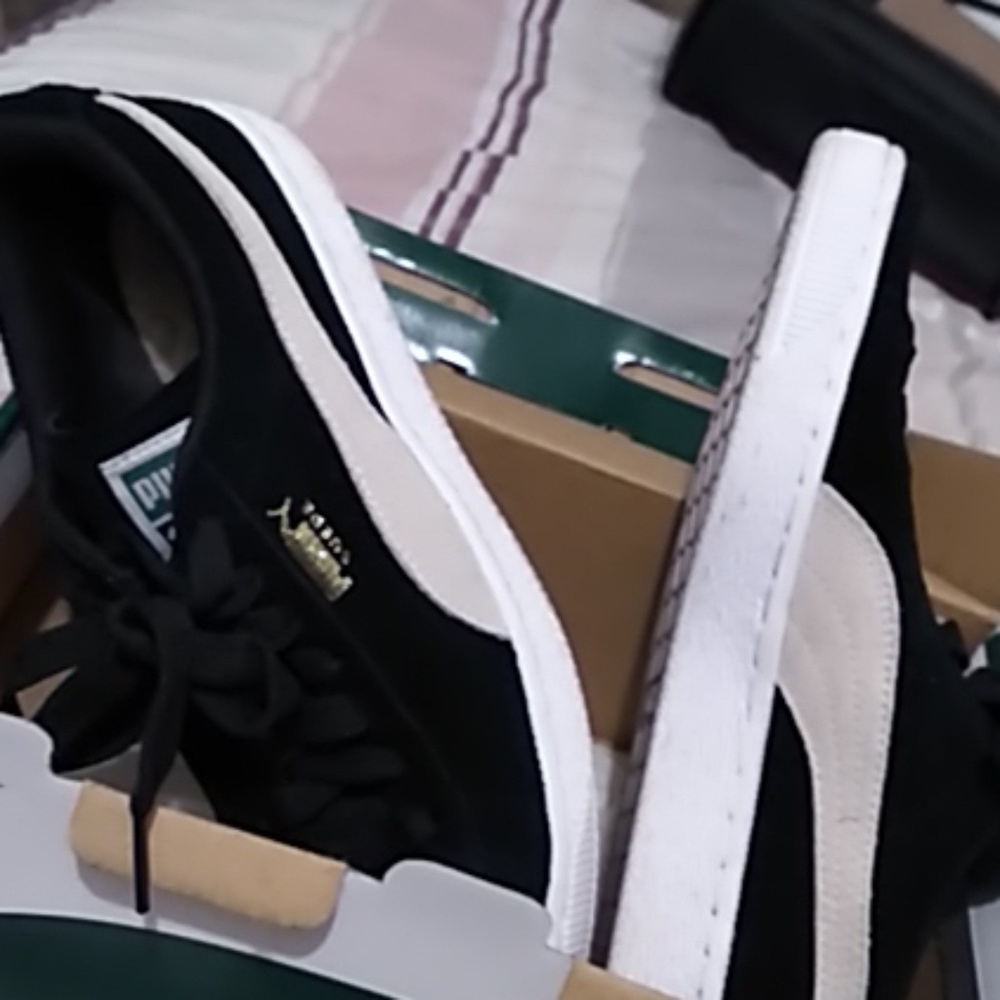 women suede puma shoes 8.5